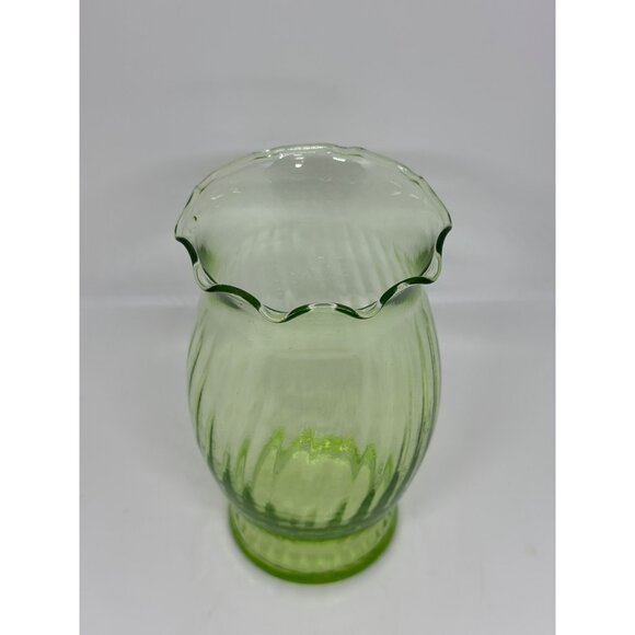 Vintage Emerald Green Glass Vase Swirl Pattern Ruffled Edge 6.5" Tall Classic - Picture 3 of 8